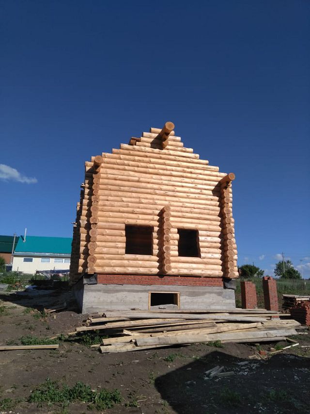 Установка дома на фундамент с цоколем