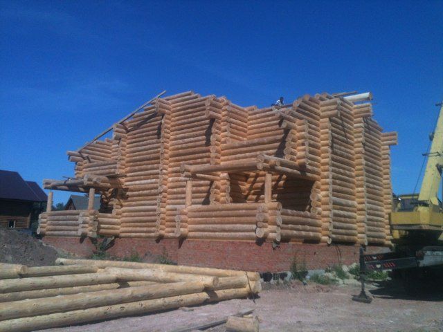 Большой деревянный дом с подвалом